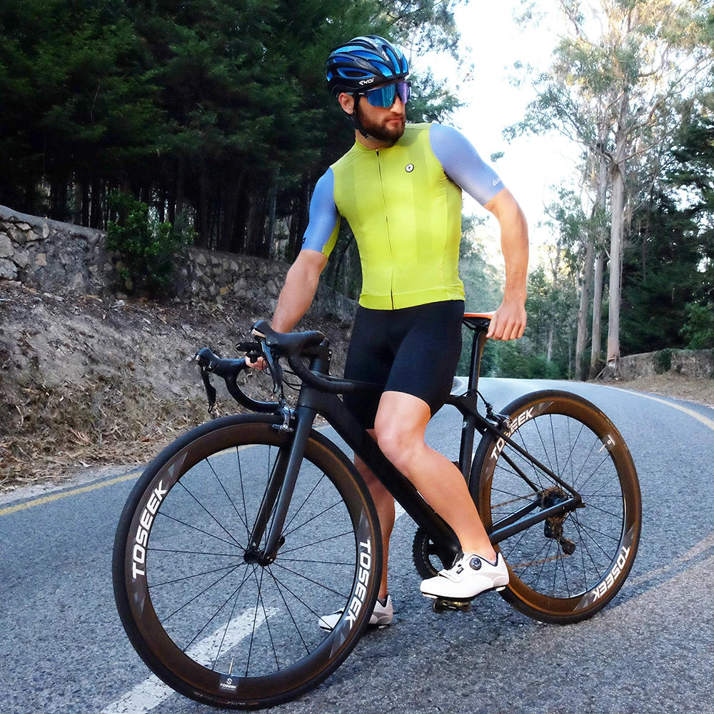DAREVIE Seamless 6-Hour Padded Cycling Bib Shorts